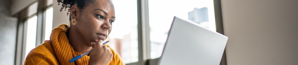 woman looking at a laptop screen